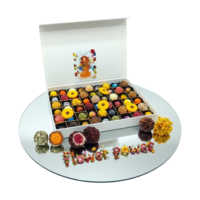 Luxe chocoladebox met bloemen bonbons en truffels