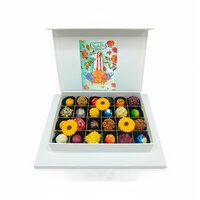 Luxe chocoladebox met bloemen bonbons en truffels
