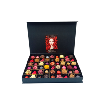 Luxe grote liefdes chocladebox, gevuld met 54 handgemaakte kleurijke truffels en bonbons 