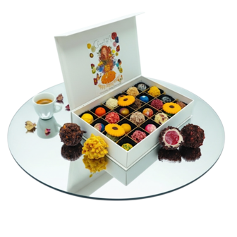 Luxe chocoladebox met bloemen bonbons en truffels