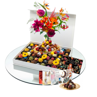 Handgemaakte chocolade bloemen en bonbons in luxe doos