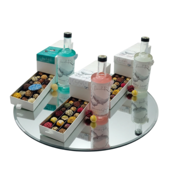 Luxe kraamcadeau likeur en chocolade voor geboorte baby