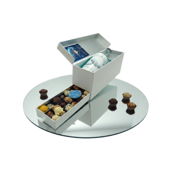 Luxe kraamcadeau likeur en chocolade voor geboorte baby greedz
