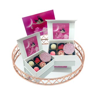 luxe chocolade kraamcadeau van topmerk Chocoladna cadeaubox chocoseum