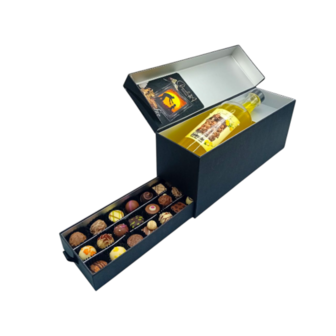 Luxe Vaderdag ladebox van Chocoseum met Godfather Limoncello 0,70L en 30 handgemaakte bonbons en pralines, stijlvol verpakt als