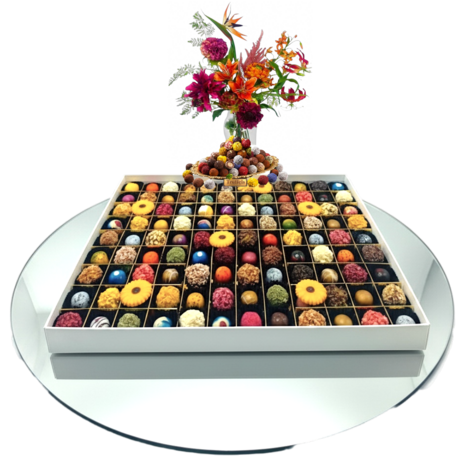 Handgemaakte chocolade bloemen en bonbons in luxe doos