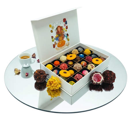 Luxe chocoladebox met bloemen bonbons en truffels
