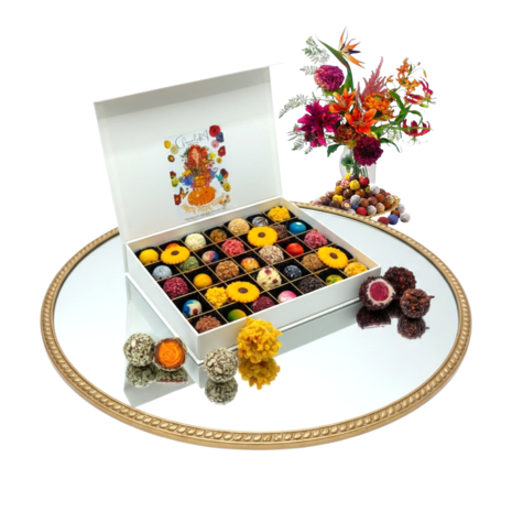 Handgemaakte chocolade bloemen en bonbons in luxe doos