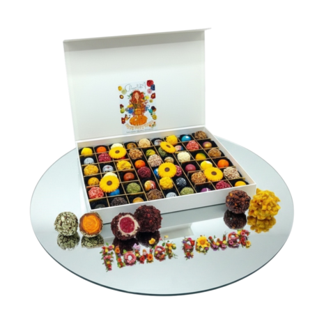 Luxe chocoladebox met bloemen bonbons en truffels