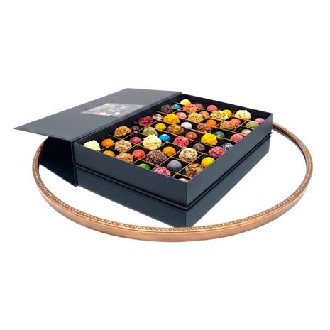 Luxe chocolade cadeau 54 stuks met handgemaakte bonbons en truffels van Chocoseum