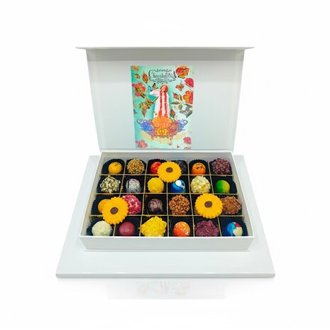 Luxe chocoladebox met bloemen bonbons en truffels