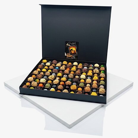 witte variant Extra grote luxe Vaderdag Chocoladebox 108 stuks van Chocoseum met handgemaakte bonbons en truffels, stijlvol ver