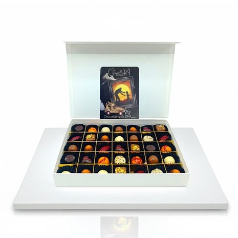 witte variant grote luxe Vaderdag Chocoladebox 35 stuks van Chocoseum met handgemaakte bonbons en truffels, stijlvol ver