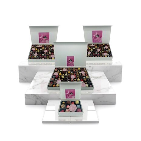 luxe chocolade kraamcadeau van topmerk Chocoladna cadeaubox chocoseum